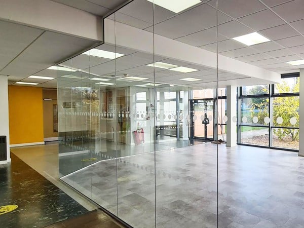 Uxbridge College (Uxbridge, London): Toughened Glass Corner Room With Angled Section